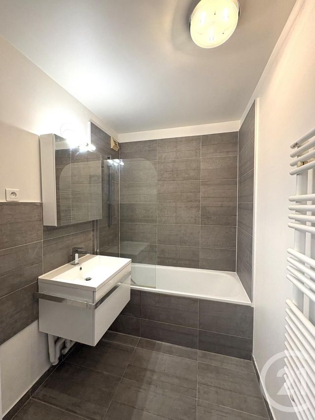 Appartement F3 &agrave; louer - 3 pi&egrave;ces - 84,10 m2 - Paris - 75020 - ILE-DE-FRANCE