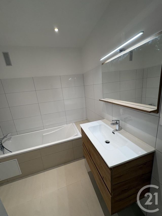 Appartement F4 &agrave; louer - 4 pi&egrave;ces - 86,93 m2 - Paris - 75011 - ILE-DE-FRANCE